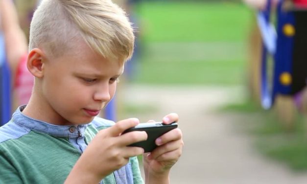 SMS-nyak: az okostelefon hatása a gerincre
